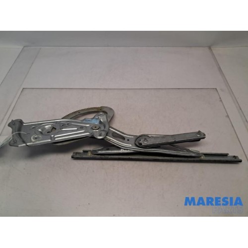 Renault - Scenic - Rear door window mechanism 4-door, right