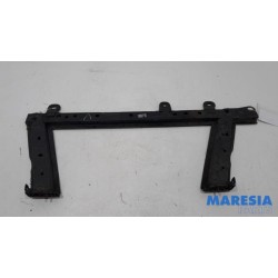 Renault - Clio - Radiator bar