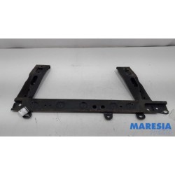 Renault - Clio - Radiator bar