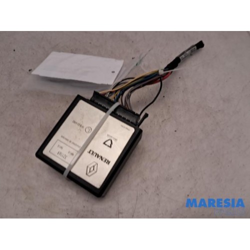 Renault - Scenic - Towbar module
