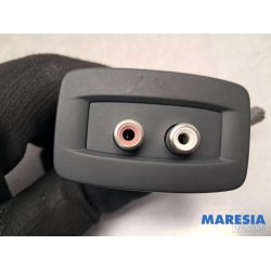 Renault - Scenic - AUX / USB connection
