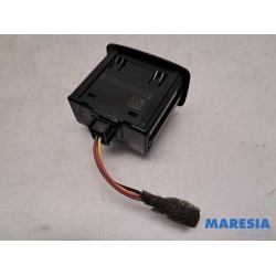 Renault - Scenic - AUX / USB connection