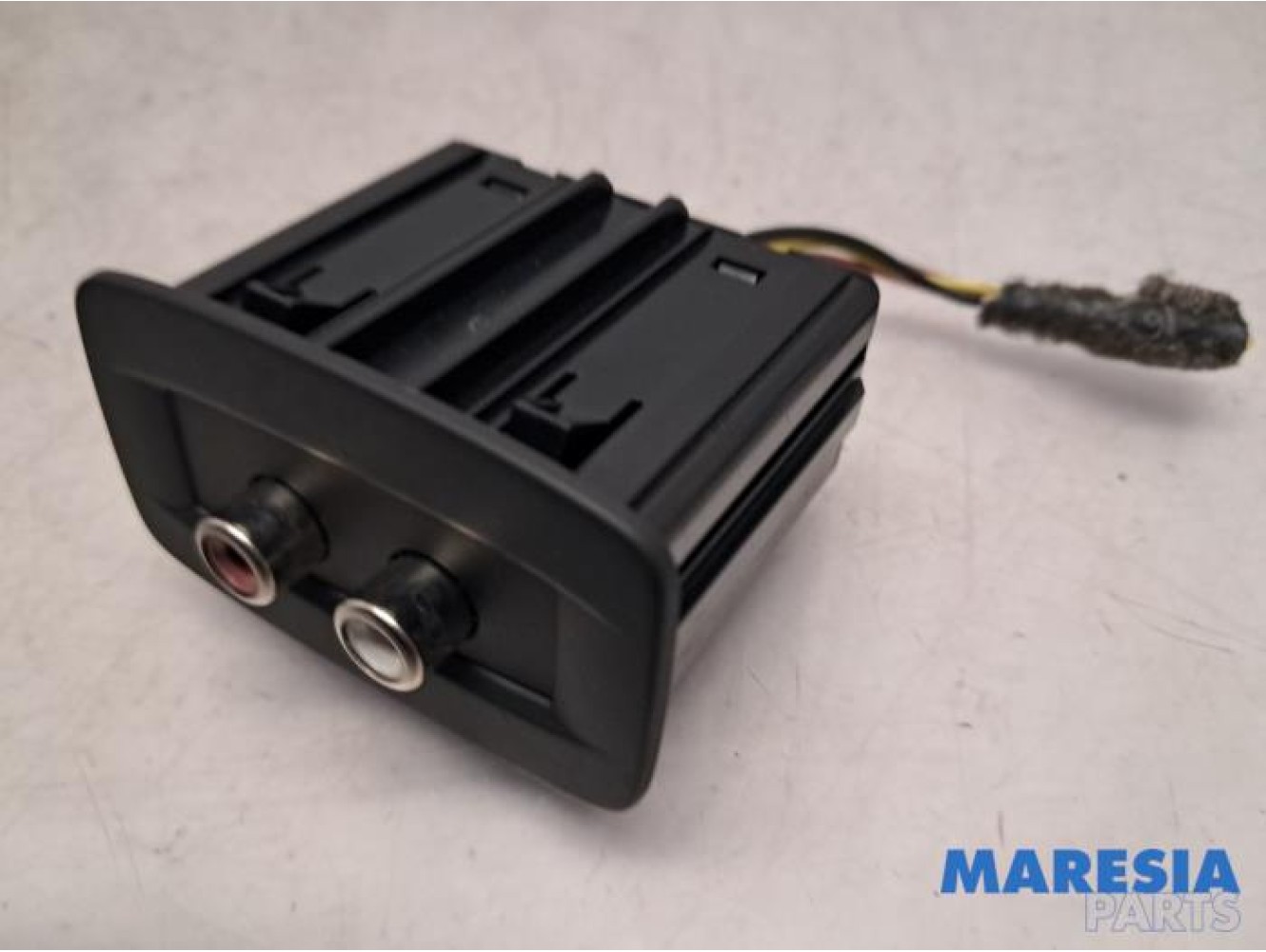 Renault - Scenic - AUX / USB connection
