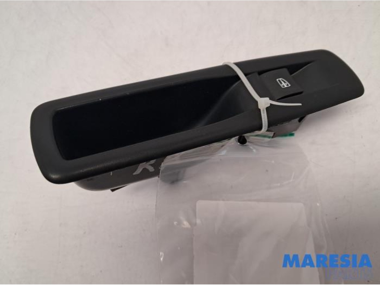 Renault - Scenic - Electric window switch