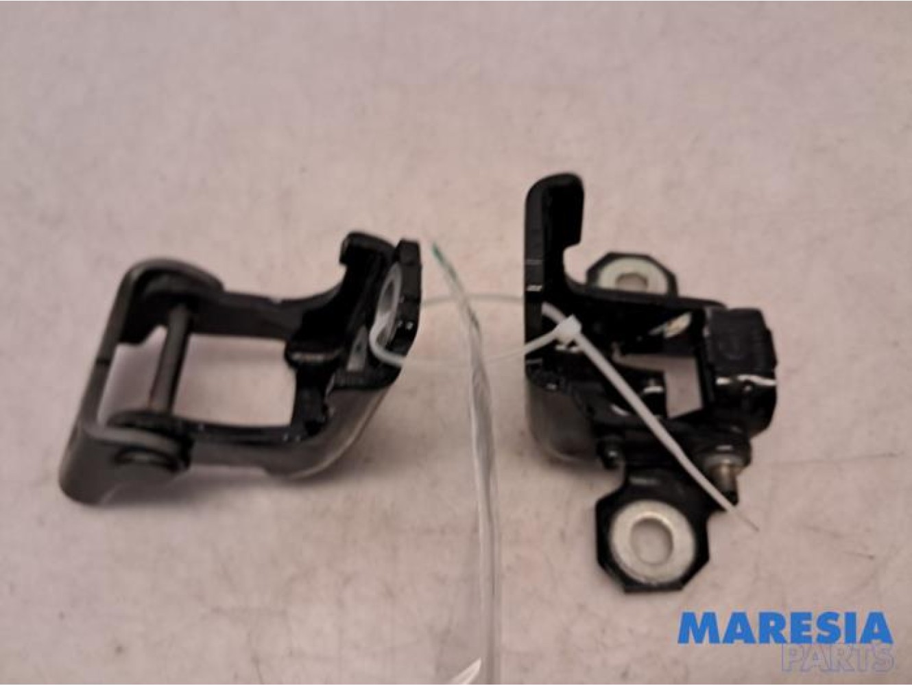 Renault - Clio - Front door hinge, left