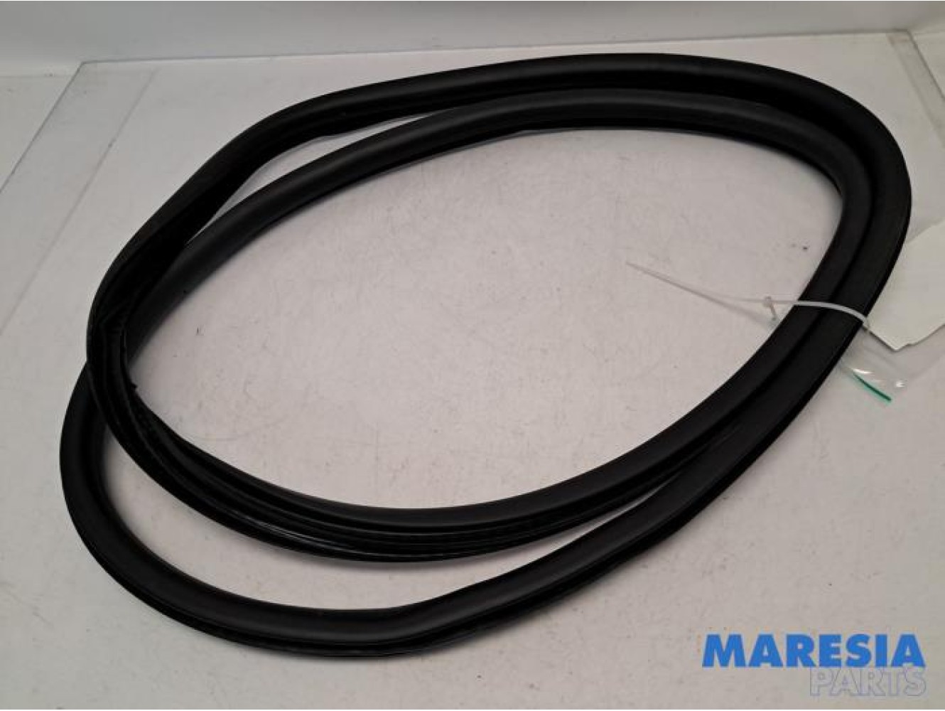 Peugeot - 508 - Front door seal 4-door, right