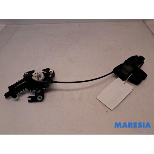 Peugeot - 508 - Tailgate lock mechanism