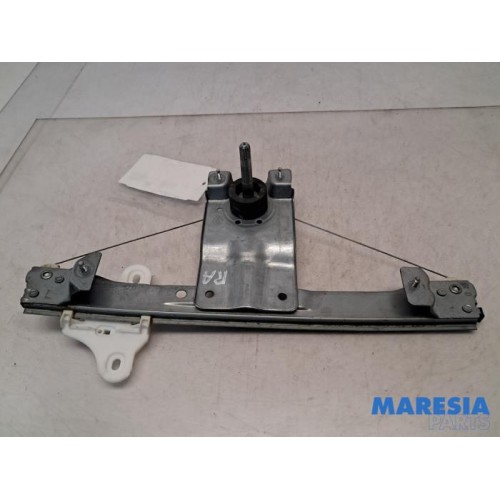 Renault - Clio - Rear door window mechanism 4-door, right