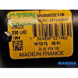 Renault - Clio - Front wiper motor