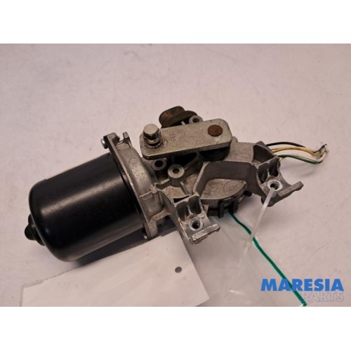 Renault - Clio - Front wiper motor