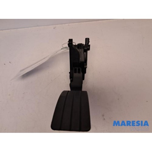 Renault - Clio - Accelerator pedal