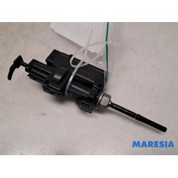 Renault - Clio - Tank flap lock motor