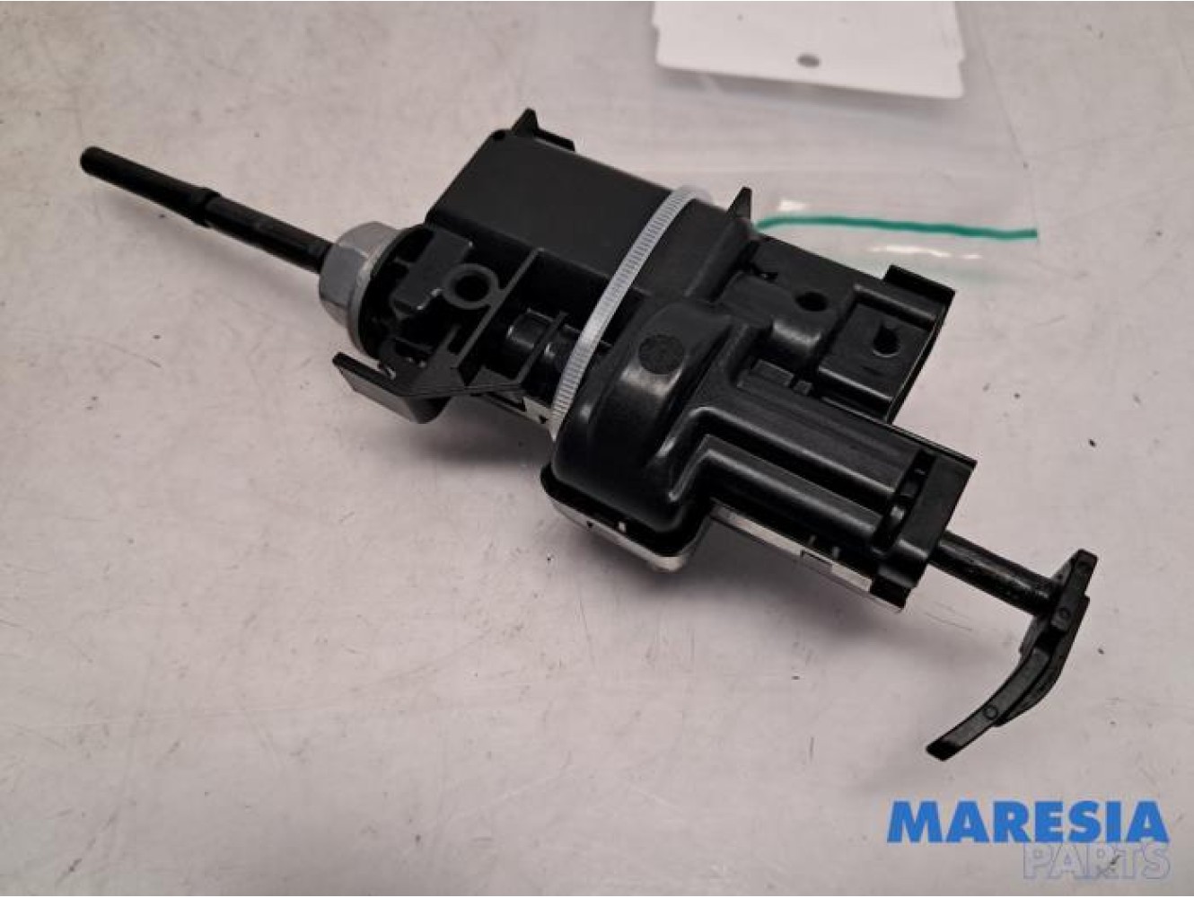 Renault - Clio - Tank flap lock motor