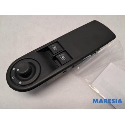 Renault - Clio - Multi-functional window switch