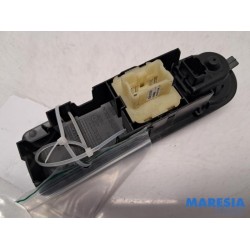 Renault - Clio - Multi-functional window switch