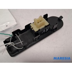 Renault - Clio - Electric window switch