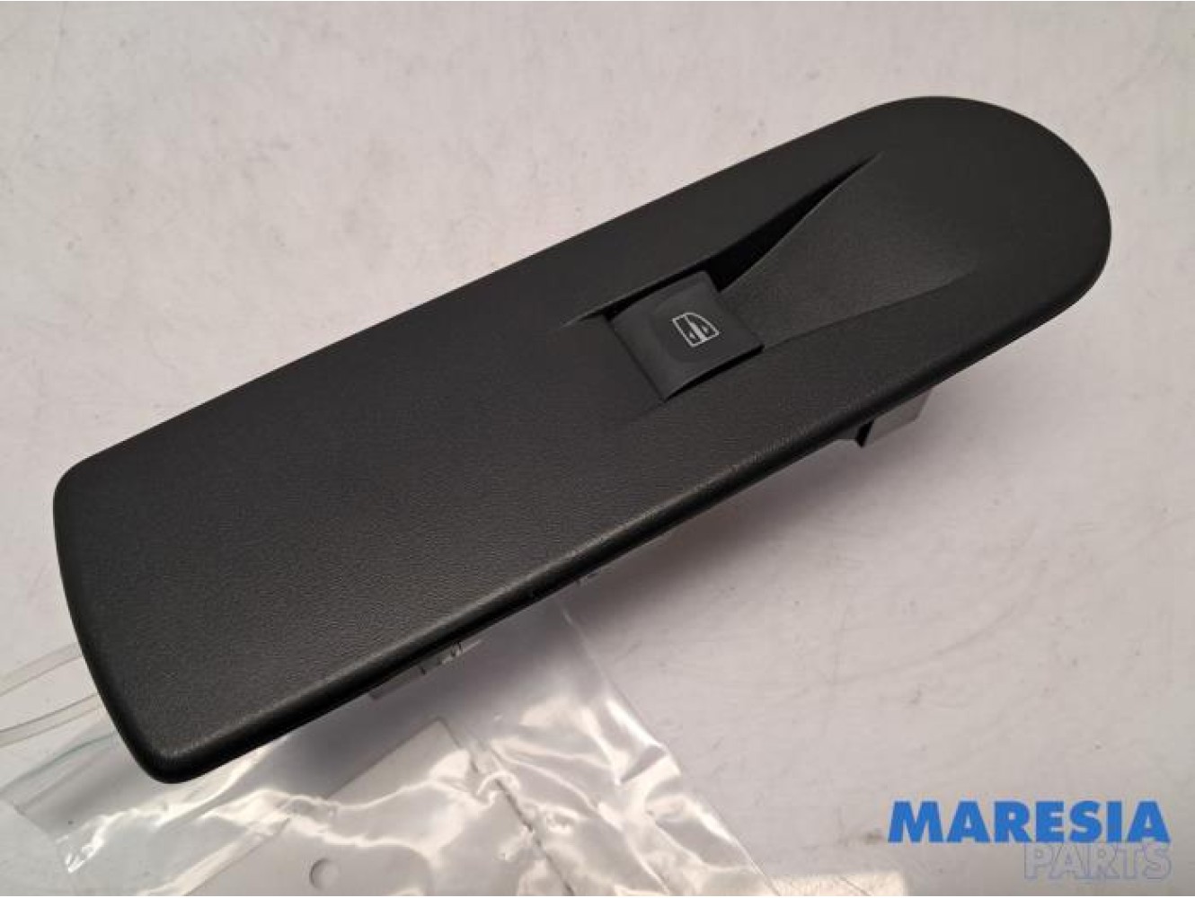 Renault - Clio - Electric window switch