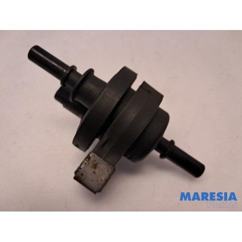 Renault - Clio - Vacuum valve