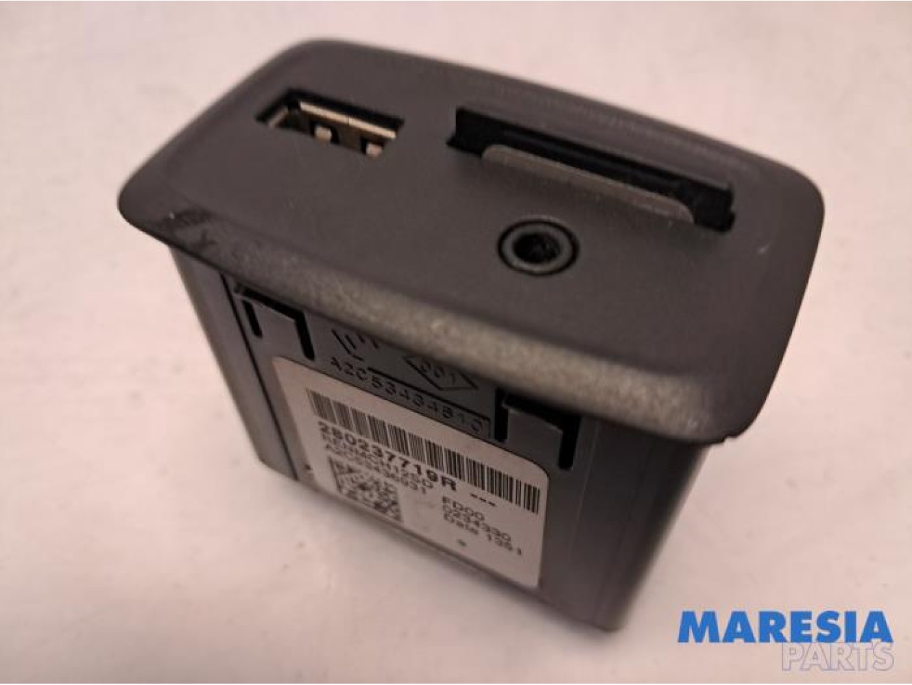 Renault - Clio - AUX / USB connection