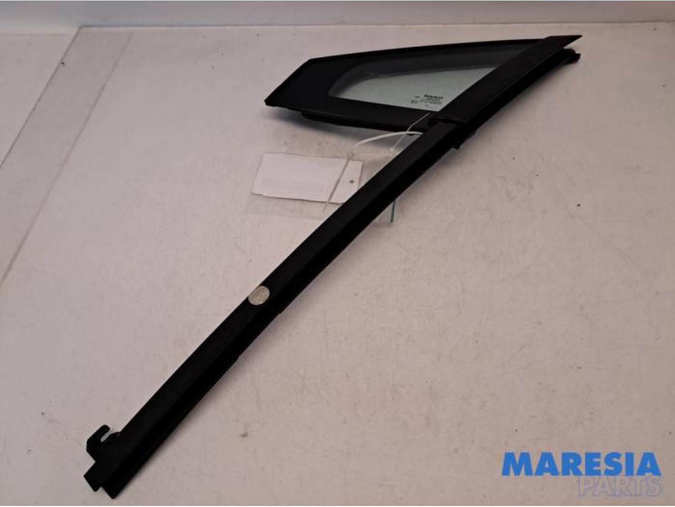 Renault - Clio - Quarter light, front left