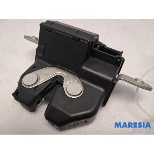Fiat - 500 - Tailgate lock mechanism