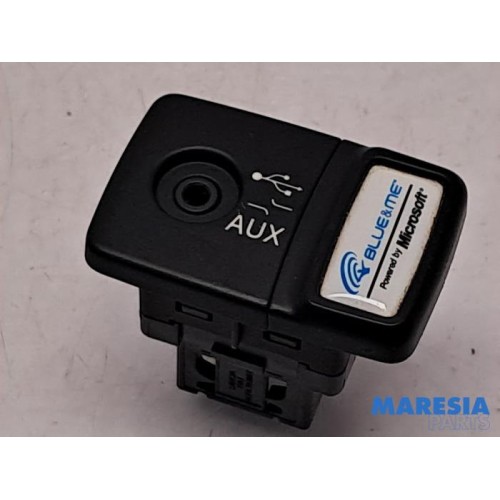 Fiat - 500 - AUX / USB connection