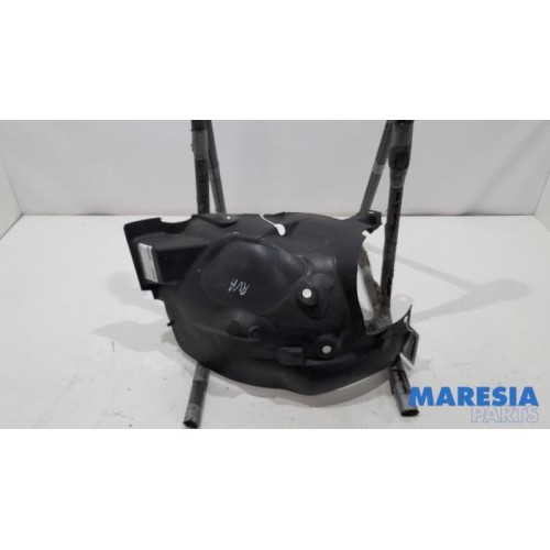 Renault - Clio - Wheel arch liner