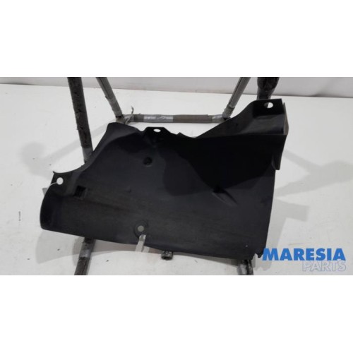 Renault - Clio - Wheel arch liner