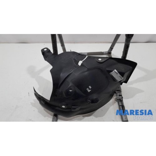 Renault - Clio - Wheel arch liner