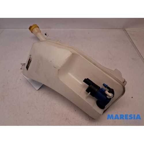 Renault - Clio - Front windscreen washer reservoir