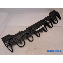 Renault - Clio - Rear bumper bracket central