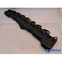 Renault - Clio - Rear bumper bracket central