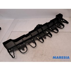 Renault - Clio - Rear bumper bracket central