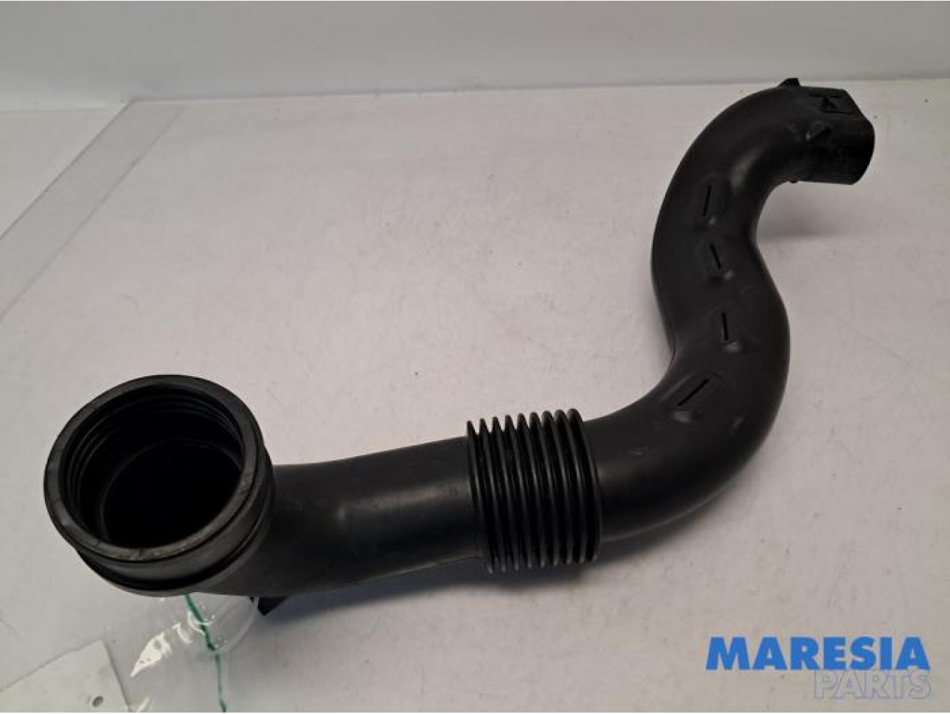 Renault - Clio - Air intake hose