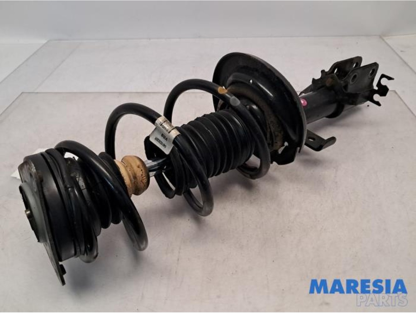 Renault - Clio - Front shock absorber rod, right