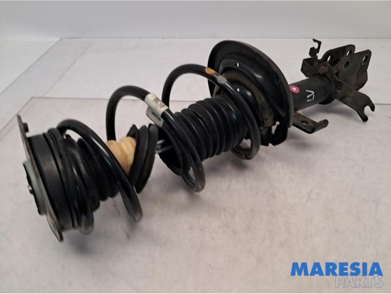 Renault - Clio - Front shock absorber rod, left