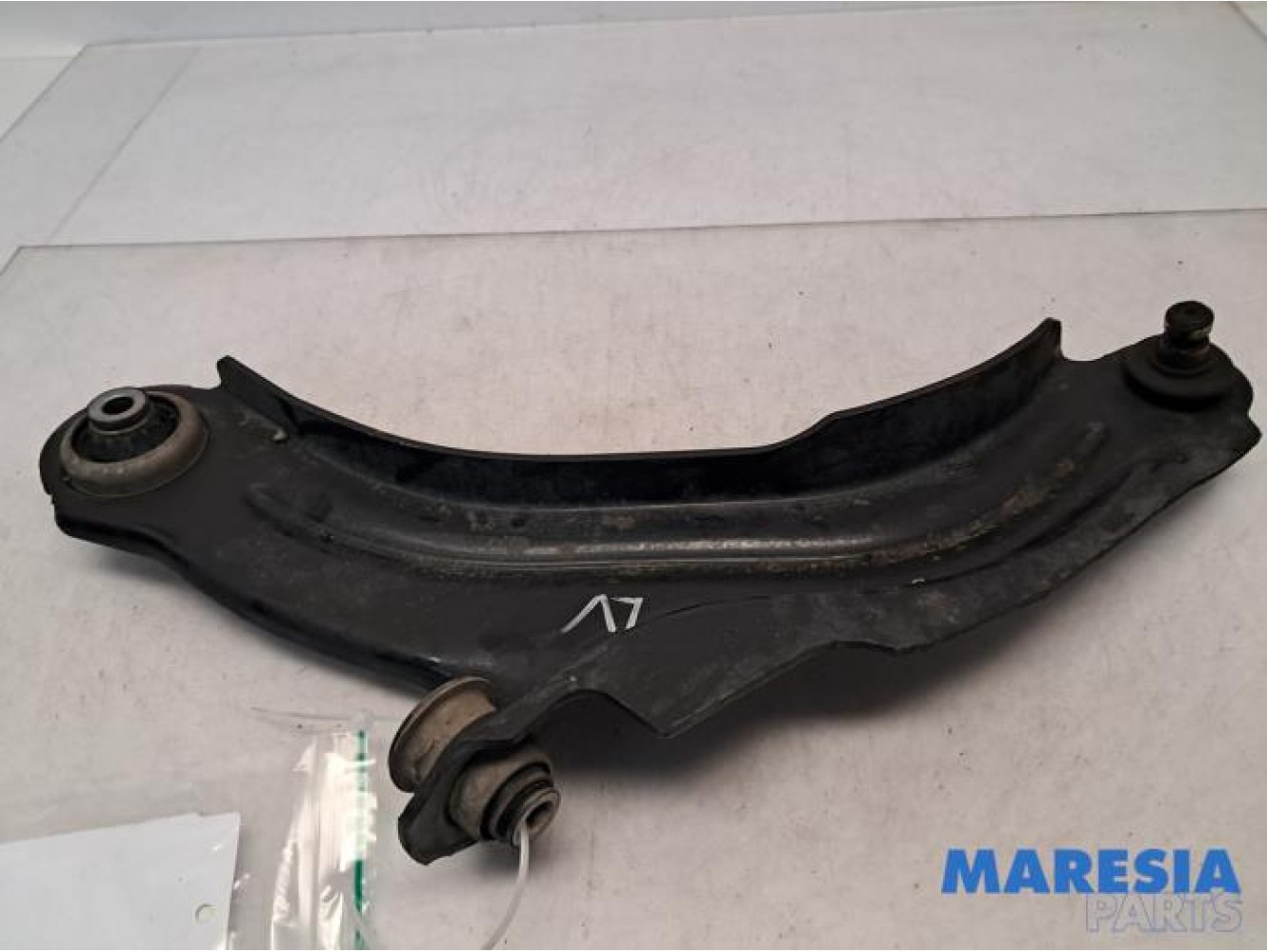 Renault - Clio - Front lower wishbone, left