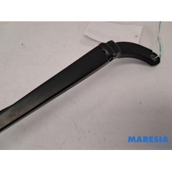 Renault - Clio - Front wiper arm