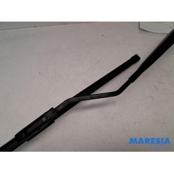 Renault - Clio - Front wiper arm