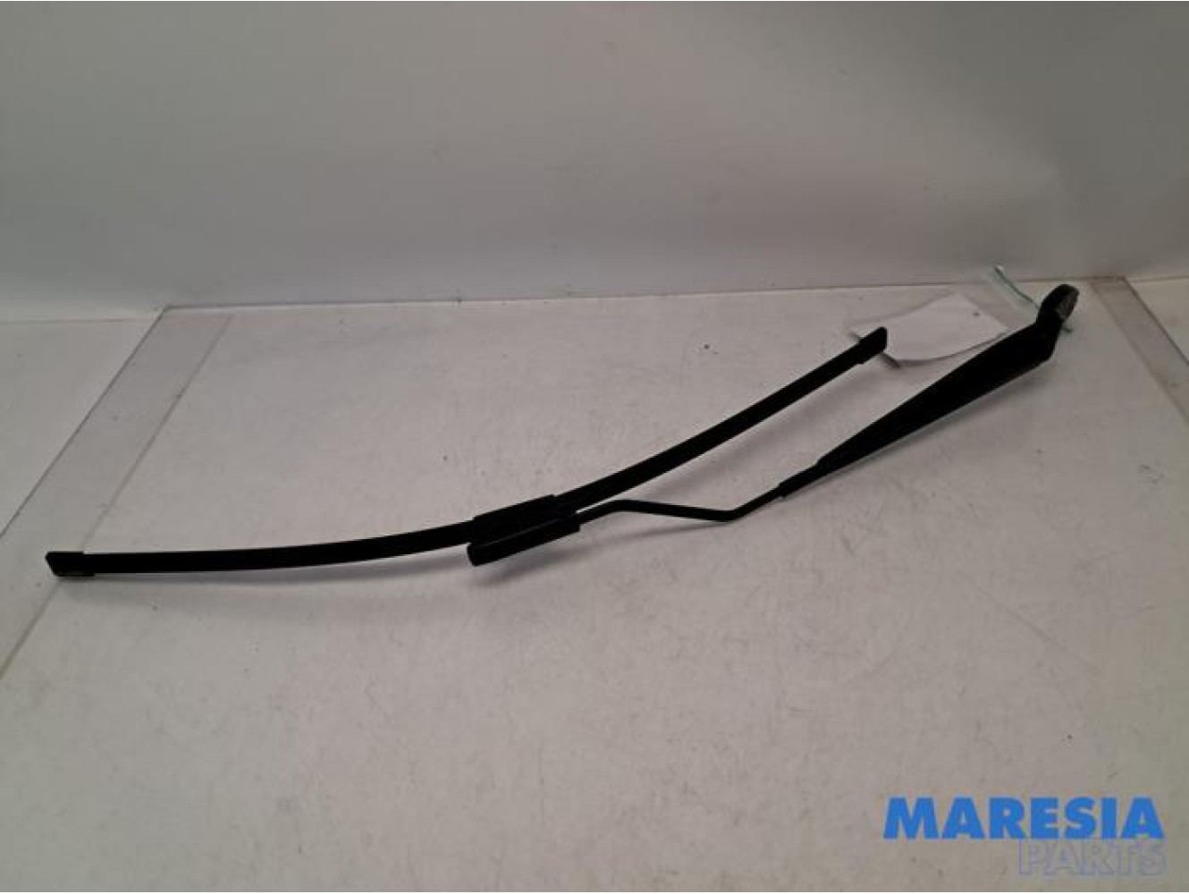 Renault - Clio - Front wiper arm
