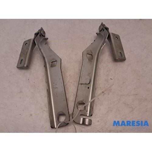 Peugeot - Partner - Bonnet Hinge