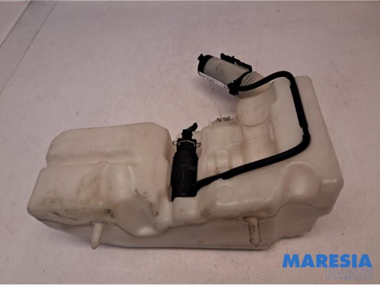 Fiat - Ducato - Front windscreen washer reservoir