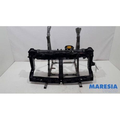 Renault - Trafic - Front panel