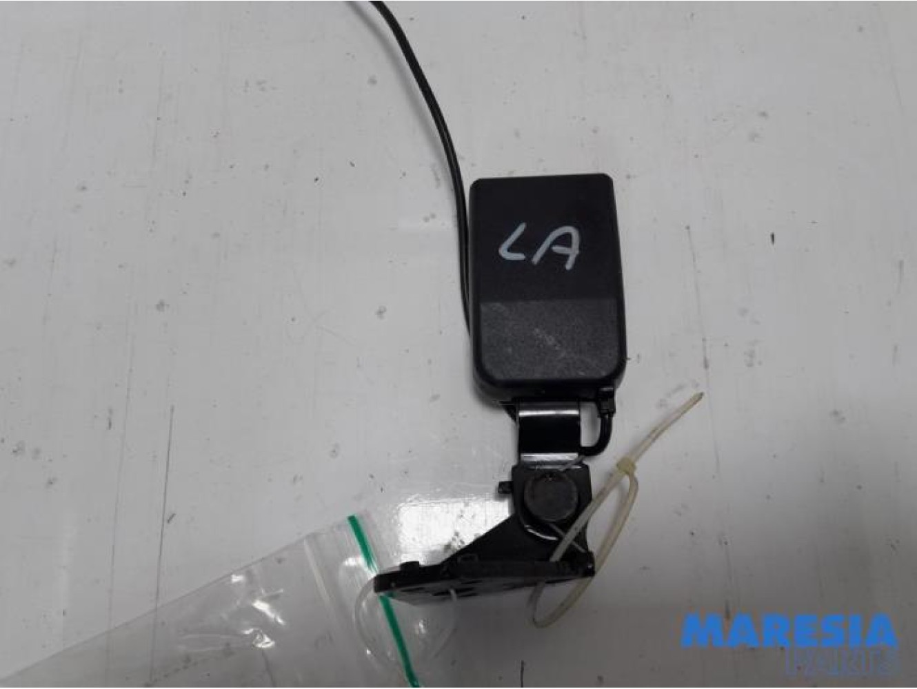 Peugeot - 207 - Rear seatbelt buckle, left