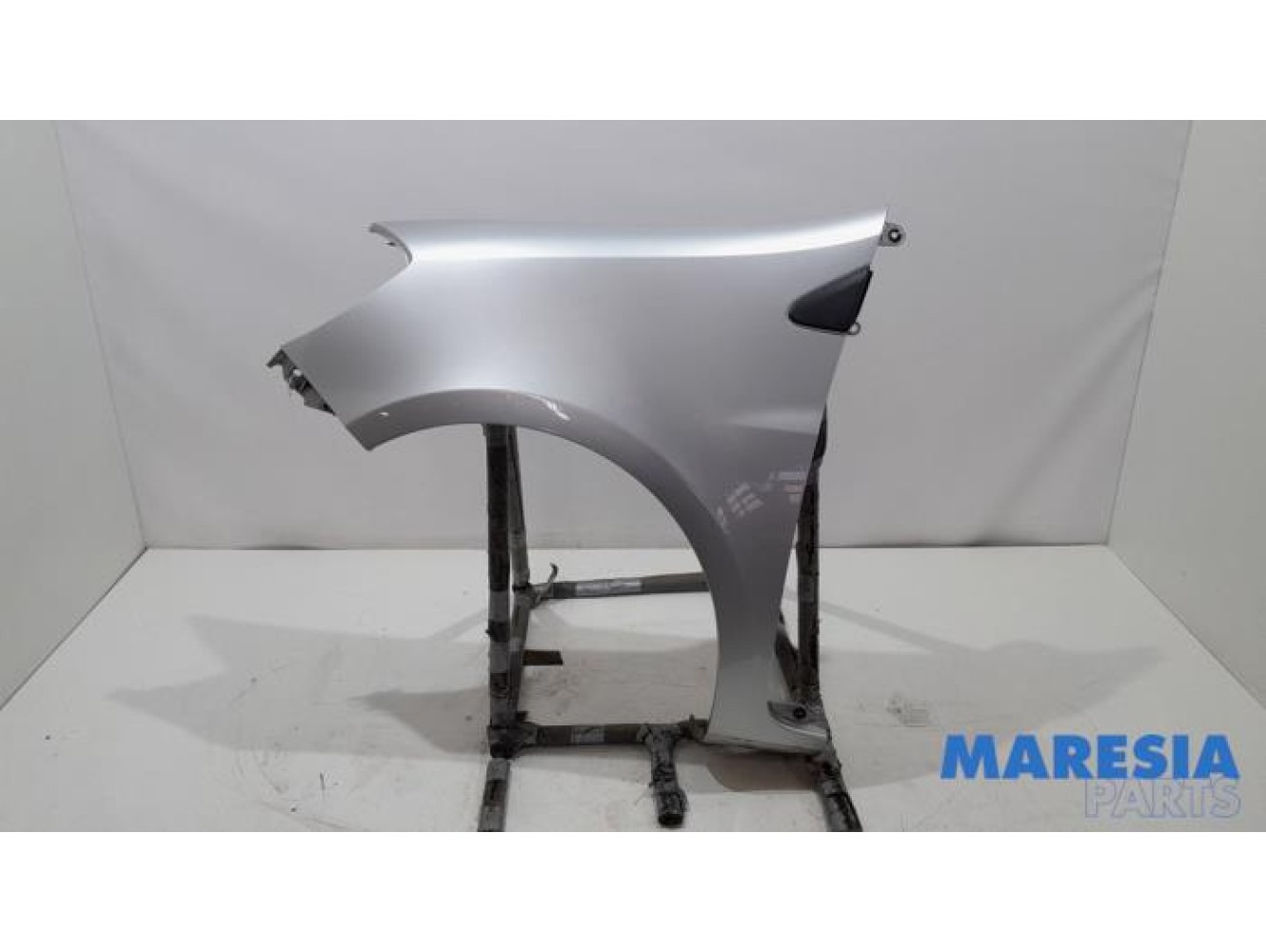 Renault - Clio - Front wing, left