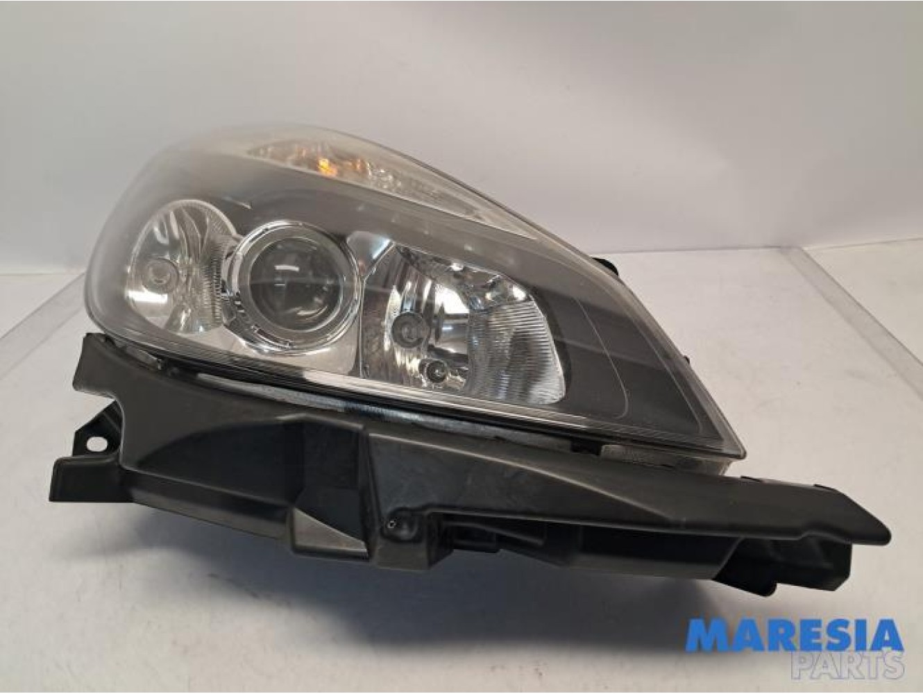 Renault - Clio - Phare droit
