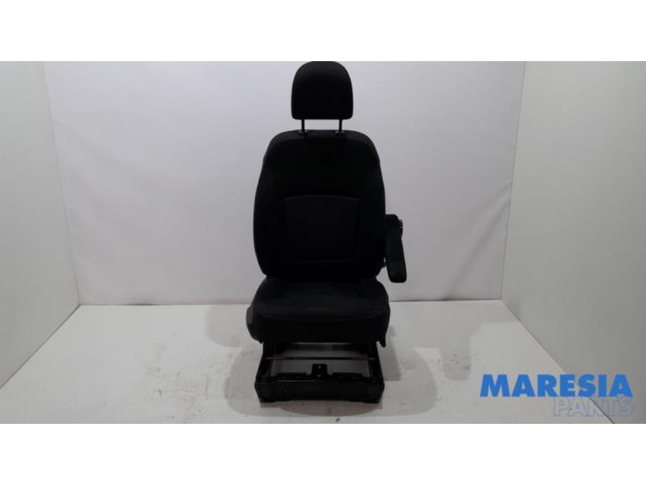 Renault - Trafic - Seat, right