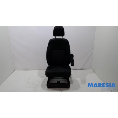 Renault - Trafic - Seat, right