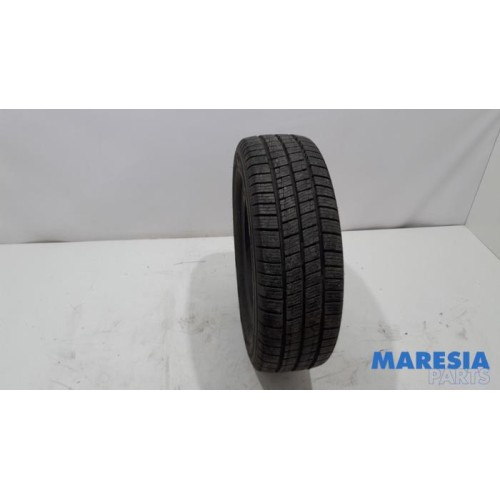 Renault - Trafic - Tyre
