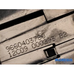 Peugeot - 3008 - Tailgate lock mechanism